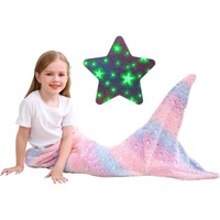 Couverture sirène pour enfants, couverture sirène en flanelle qui brille dans le noir avec des étoiles scintillantes et un motif d'écailles de poisson arc-en-ciel
