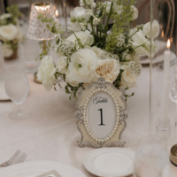 Numéros de table vintage européens en métal orné, cartes de table pour mariage, banquet, fête, perles noires et blanches, décoration romantique, vente en gros