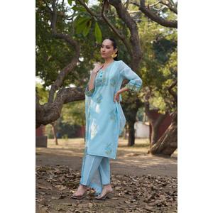 Eco Friendly <b>Women</b> Pure Cotton Thread Work Embroidered <b>Kurta</b> with Comfortable Trousers Available At Affordable Price - Product Image 3