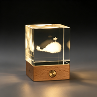 Lampe de nuit en cristal en forme de cube avec gravure 3D du système solaire, base en bois avec LED tactile, lampe décorative