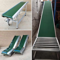 Sistema de Cinta Transportadora Industrial Inclinada Tipo Z de PVC con Placa de Acero, Deflector Lateral y Elevador de Cangilones para Línea Automática