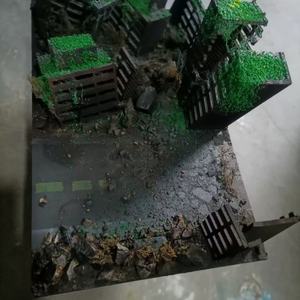 โมเดลฉาก 3 มิติ อาคารขนาดเล็กที่ได้รับความเสียหายจากสงคราม แบบกำหนดเอง สำหรับจัดแสดงตัวละครฮีโร่จากโรงงาน ใช้สำหรับภาพยนตร์และของเล่น งานอดิเรก - Product Image 1