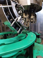 Machine de capsulage automatique ROPP de haute précision utilisée pour sceller des bouchons en aluminium sur des bouteilles pour la vente à l'exportation