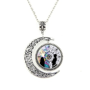 สร้อยคอวินเทจสไตล์เรโทรรูปพระจันทร์สำหรับผู้หญิง จี้รูปทรงกลวงประดับอัญมณี ซีรีส์อเมริกัน วันพุธ แอดดัมส์ ชิค เหมาะสำหรับใส่กับเสื้อสเวตเตอร์ - Product Image 1