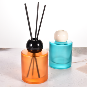 カスタム150mlフロストホワイトラウンドガラスリードディフューザーオイルボトル用空室用フレグランススクリューキャップ付き最小注文100個 - Product Image 5