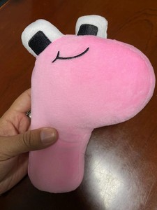 Juguetes de peluche personalizables con 26 letras del alfabeto, nuevos muñecos de peluche súper suaves con relleno de algodón PP y forro de malla, técnicas de lavado para mayor comodidad. - Product Image 4