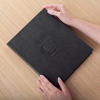 Couverture de menu de restaurant burger personnalisé porte-menu en cuir noir avec logo en relief pour livre de menu de restauration rapide, café et bar