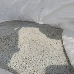 JADE WANKAI Gránulos de Resina de Polietileno para Mascotas, Grado Botella, Materia Prima Plástica - Product Image 1