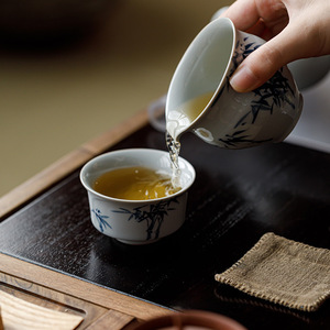 Taza Maestra de Cerámica Guanlan Retro Antigua Esmaltada con Bambú Azul Subesmaltado, Taza para Degustación de Té, Juego de Té para el Hogar - Product Image 3