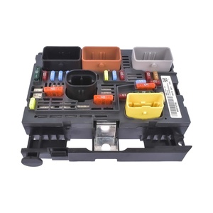 Boîtier de fusibles 9809742880 9666700480 Pièces automobiles pour Peugeot 307 408 Prix usine - Product Image 2