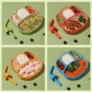 Assiette de repas pour tout-petits à 4 compartiments en silicone avec ventouse et paille, pour l'alimentation des bébés, vente en gros pour la maison - Product Image 5