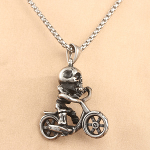 Collar Unisex de Moda de Acero Inoxidable con Colgante de Calavera Montando en Bicicleta yunnique 231062 - Product Image 1
