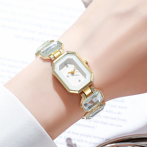 <span class=keywords><strong>Orologio</strong></span> <span class=keywords><strong>da</strong></span> <span class=keywords><strong>Polso</strong></span> di Lusso a Cubo per Ragazze con Grande Pietra Preziosa Colorata Cassa Quadrata in Lega Movimento al Quarzo - Product Image 3
