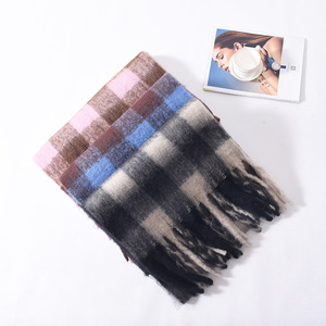 Sciarpa Quadrata Invernale da <span class=keywords><strong>Donna</strong></span> in Mohair con Stampa a Quadri Bianco e <span class=keywords><strong>Nero</strong></span>, Calda e Spessa in Poliestere, Stile Trendy per Adulti - Product Image 2