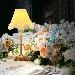 Moderne Bambus-Tischlampe mit Kabelloser Aufladung und Rattan-Lampenschirm, Hochzeitsdekoration, Anpassbare Stoffausführung - Product Image 2