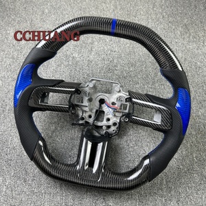 Volants en fibre de carbone véritable personnalisés en usine pour la Ford Mustang 2015-2023, volants en cuir chauffants. - Product Image 3