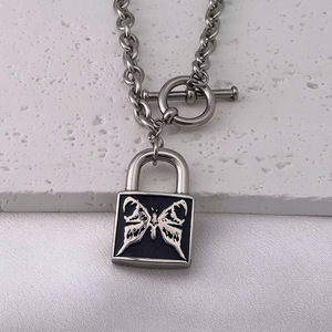 Collar con Colgante de Candado 3D con Patrón de Mariposa en Acero Inoxidable, Joyería de Moda Unisex - Product Image 2