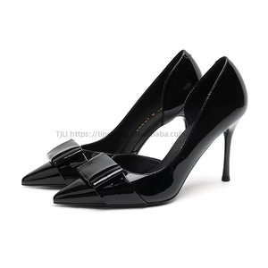 Vente en gros usine de talons pour femmes - Escarpins de soirée à bout pointu en cuir verni nude avec nœud - Product Image 6