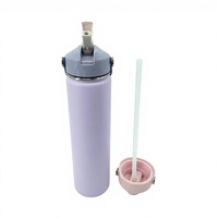 Bouteille isotherme de sport de luxe violette en acier inoxydable de 24 oz avec poignée souple et couvercle anti-fuite, durable pour les voyages en extérieur