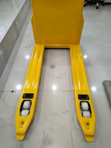 CBD30-XN-T1 3000kg Walk-behind Pedestrian Electric Pallet Truck Electromagnetic Brake Compact <b>Narrow</b> Aisle Warehouse Heavy Duty - Product Image 4