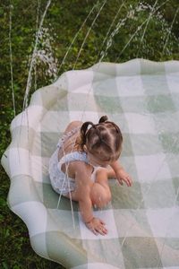 Alberca de Agua con Aspersor a Cuadros Verdes y Blancos para Niños y Perros, Juego Acuático de Verano para el Patio Trasero - Product Image 6