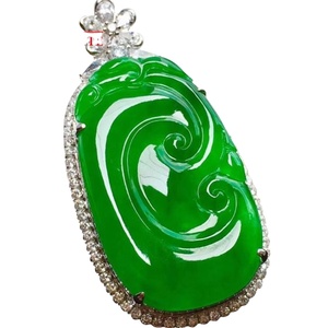 <span class=keywords><strong>Pendentif</strong></span> en jade <span class=keywords><strong>émeraude</strong></span> incrusté d'or 18 carats naturel Myanmar A Type de glace pleine couleur vert vif <span class=keywords><strong>pendentif</strong></span> bouddha Ruyi Type <span class=keywords><strong>véritable</strong></span> - Product Image 1