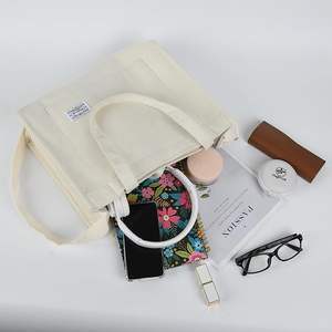 Sac à main gratuit pour femmes, sac en tissu tendance, couleur blanche, sac fourre-tout pour le shopping avec logo personnalisé, sac en toile - Product Image 3