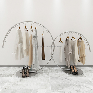 儿童服装店圆形展示架C形服装架，带衣帽钩独立式金属展示架 - Product Image 1