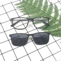 Lunettes de soleil rectangulaires modernes pour femmes avec monture en Ultem, verres en PC durables, idéales pour un usage quotidien et les activités de plein air