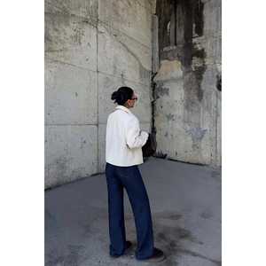 เสื้อแจ็คเก็ตคอปกสีขาวสำหรับผู้หญิง - Product Image 1