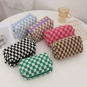 South Korea Fashion Large Capacity <b>Storage</b> Pen Bag Checkerboard <b>Knitting</b> Makeup Bag Color Contrast Yarn Plaid Polyester Logo - Product Image 4