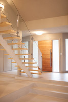Escalier droit modulaire préfabriqué en acier robuste, antidérapant, pour entrepôt et accès intérieur – Vente chaude