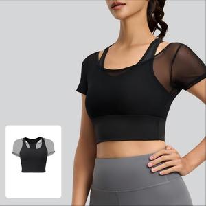 Top corto de yoga 2 en 1 de malla para mujer, con sujetador incorporado, top deportivo transpirable para gimnasio, correr, pilates, OEM, ODM - Product Image 1