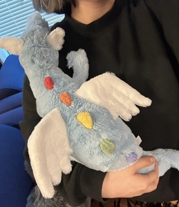 Peluche JellyC Dragon ailé bleu clair délicat, dragon en peluche doux avec pompons colorés - Product Image 6