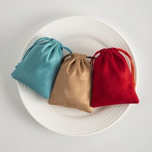 Petites pochettes cadeaux en velours avec cordon de serrage, sacs à bijoux en flanelle 10x15cm, emballage pour bonbons, cadeaux de Noël, de mariage ou de fête - Product Image 5