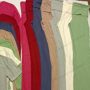 Produttore di Set di <span class=keywords><strong>Abbigliamento</strong></span> Personalizzato per <span class=keywords><strong>Donna</strong></span>: Completi a Maniche Corte con Scollo a Barchetta, Pantaloni Svasati con Pieghe, Gonne Halter, in Maglia Ricamata a Tinta Unita - Product Image 3