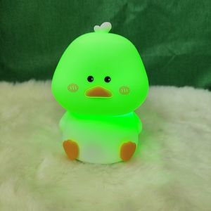 Veilleuse LED en forme de canard mignon, lampe pour enfants en silicone souple, commande tactile, changement de couleur avec mode RGB automatique, rechargeable par USB - Product Image 3