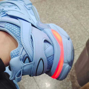 Venta al por Mayor de Fábrica: Zapatos LED 3.0 Retro, Modernos y de Marca, para Aumentar la Estatura, Zapatos Deportivos para Hombre y Mujer - Product Image 3