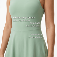 Débardeur de tennis sans manches pour femme, design superposé avec découpes, coupe ajustée, parfait pour la salle de sport, le yoga et la course à pied