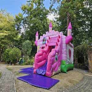 Château gonflable Princesse avec toboggan frontal rose en PVC pour usage commercial - Product Image 2