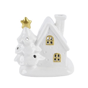 ที่ใส่เทียนรูปบ้านเซรามิกสีขาวสำหรับคริสต์มาส หมู่บ้านฤดูหนาวสไตล์นอร์ดิกพร้อม<span class=keywords><strong>ต้น</strong></span>ไม้ประดับดาวสี<span class=keywords><strong>ทอง</strong></span> ของตกแต่งเทียนสำหรับเทศกาลวันหยุด - Product Image 1