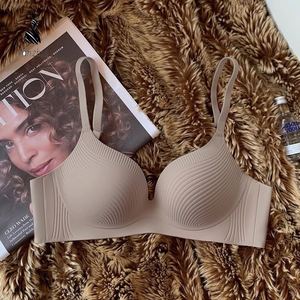 Ropa interior fina sin costuras Mermaid Shell para mujer, senos grandes que parecen más pequeños, push-up, cómoda, de color sólido, sin aros de acero - Product Image 6