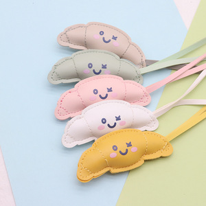 Jellycat loạt tự làm đồ trang sức <span class=keywords><strong>Keychain</strong></span> ánh sáng qua biên giới <span class=keywords><strong>PU</strong></span> da Croissant bánh mì nướng thực phẩm cao su móc khóa - Product Image 3
