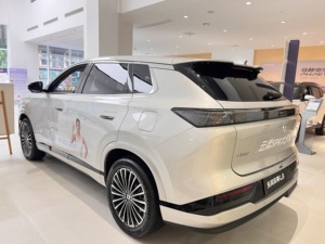 รถยนต์พลังงานใหม่ Dongfeng Aeolus L8 รุ่น 185KM Ideal Edition ปี 2025 รถ SUV ไฮบริดแบบปลั๊กอิน ระยะทางวิ่งด้วยไฟฟ้า 185 กม. ระยะทางรวม 1412 กม. - Product Image 3