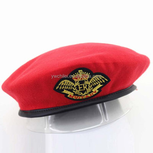 Béret en Laine Étoile à Huit Branches Rouge Carré pour Danse - Product Image 2