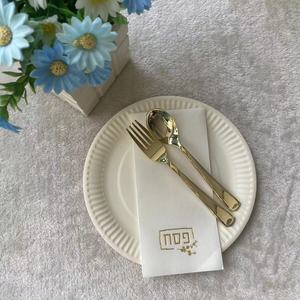 Serviettes de table en papier Airlaid estampées en feuille d'<span class=keywords><strong>or</strong></span>, 1/6 plis 12 "x 17" Essuie-mains jetables pour invités - Product Image 4