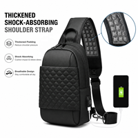 Sac bandoulière homme en PVC résistant à l'eau avec chargement USB, sac de poitrine antivol pour voyage, vente en gros OEM ODM