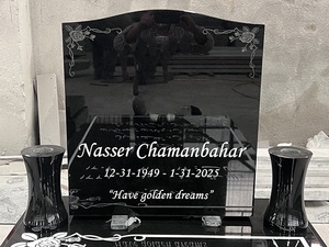 Monument funéraire moderne de style américain en marbre noir indien, avec vases, pour cimetière - Prix compétitifs - Product Image 6