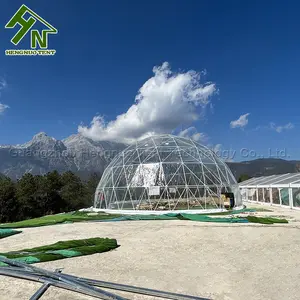Dôme de salle à manger avec vue sur la montagne, tente transparente avec vue sur la mer, pour hôtel écologique