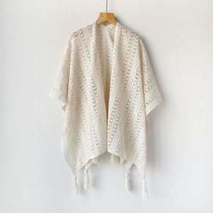 Chal de punto de ganchillo calado blanco estilo étnico bohemio para vacaciones en resort playero - Product Image 3